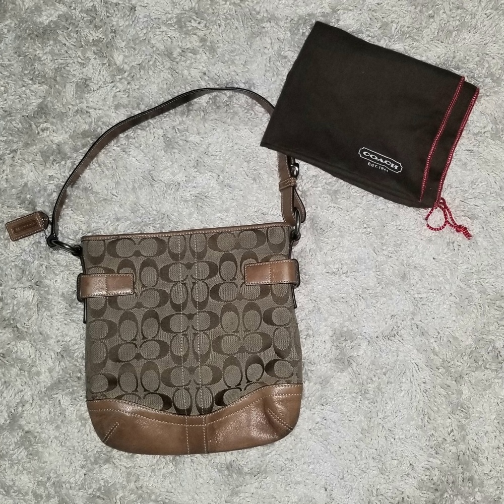 ⭐HP⭐ Coach * Classic * Brown with C's.